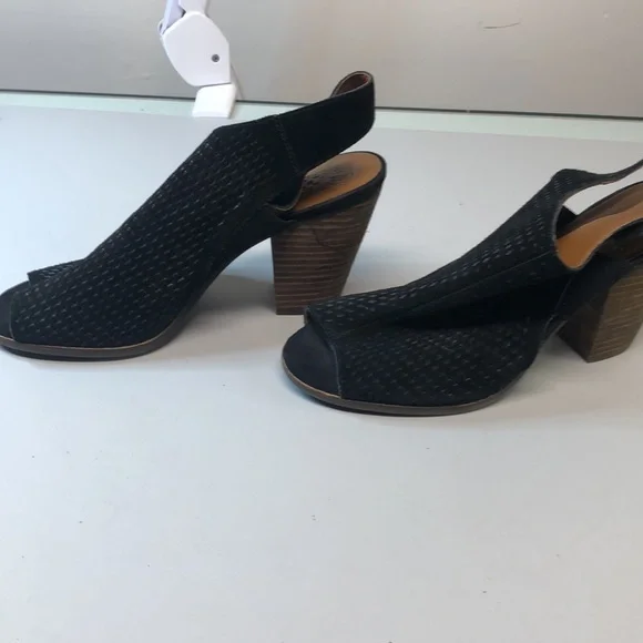 Cute, block heeled, open toed sandals - Picture 5 of 10